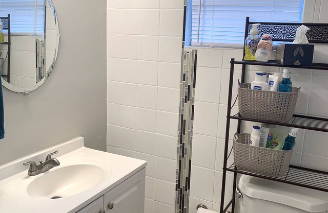 HIDDEN GEM! 5BR/3B family-friendly and laundry