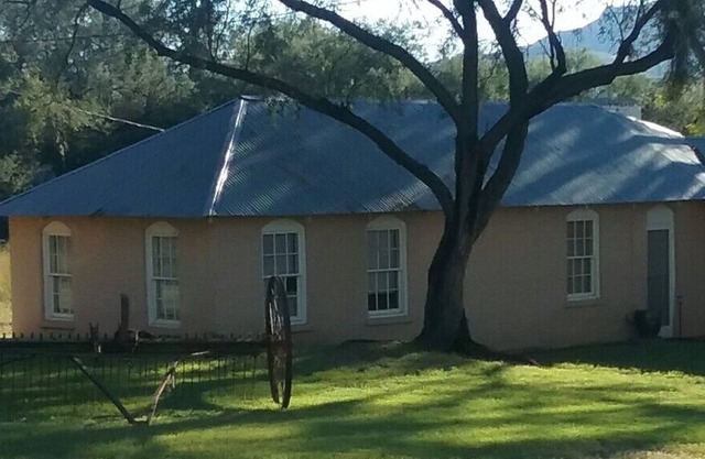 Casa de rancho escondida en el carril de Santa Gertrudis
