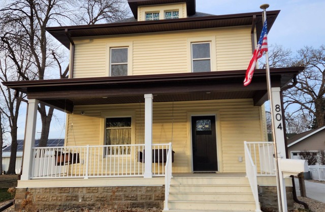 Hide Away Shanty -HAS. Charming and beautifully renovated 3-bedroom house.