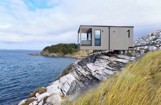 Hideaway Herdla 1 – unique and luxurious cabin 15 m above the sea near Bergen