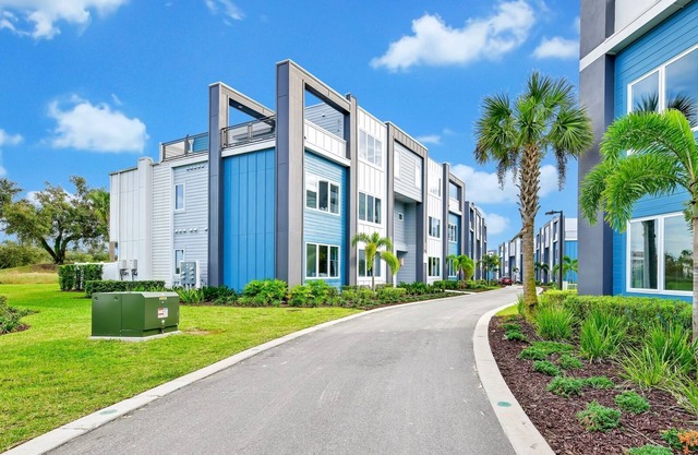 Modern Condo w/ Resort Amenities - 7740 - 50 - 113