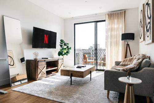 High End Hotel Style 2B apartment with two balconies