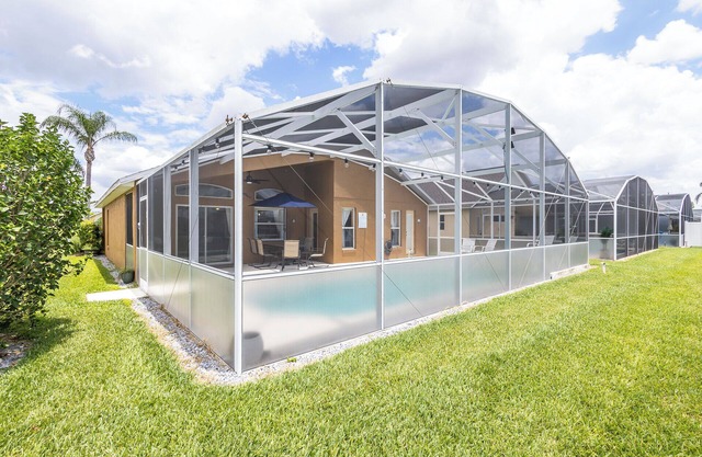 High Point Oasis – 4 BDR Sleeps 8, Mins to Parks and Attractions! Private Pool