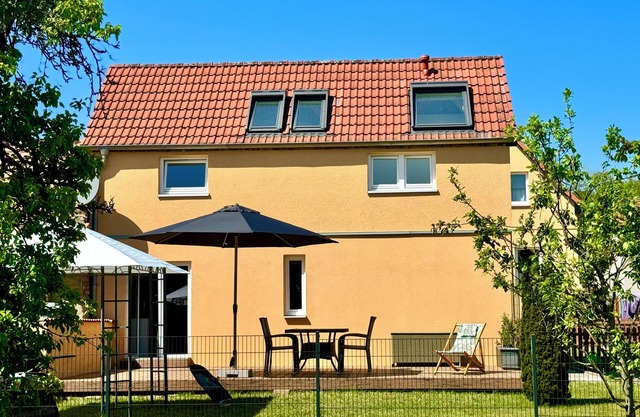 High-quality vacation home near Potsdam, within walking distance of the water. Pet friendly!