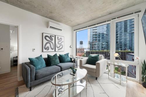 High-Rise 4BR w Views Comfort & Space