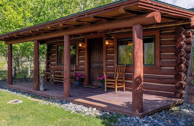 Justo a las afueras de la puerta este de Yellowstone, cabina totalmente renovada