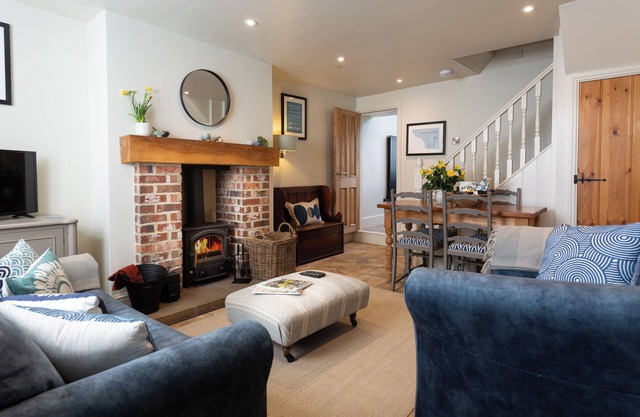 Highly appointed pet & family friendly cottage with private parking & garden.