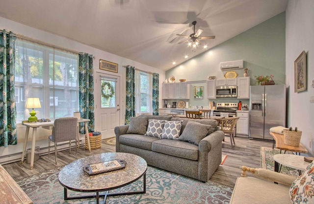 ‘Blue Heron’ Brodheadsville Cottage: Hike & Ski!