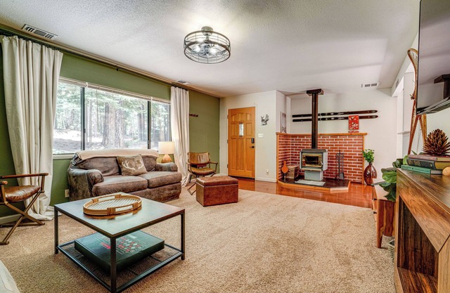 Fish, Hike & Ski: Remote Cabin 30 Mi to Truckee