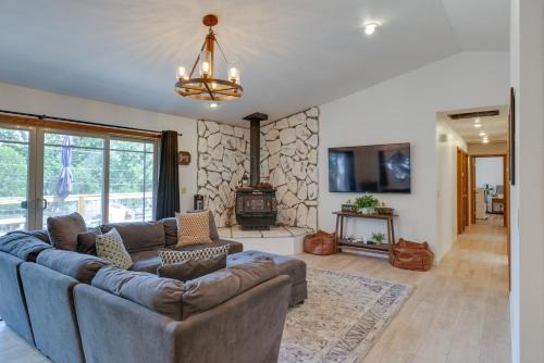 Hikers Escape Home Near Beach, Golf and Yosemite