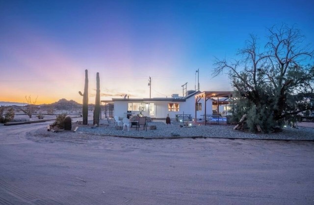 Hikers Paradise . Spacious Four Bedrooms with Spa and Ping Pong.