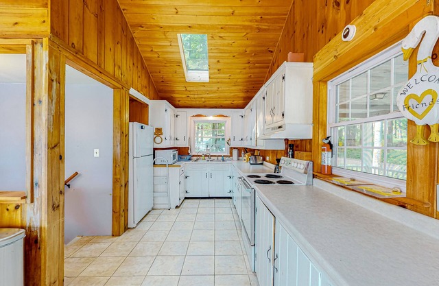 Hillcrest House in Moultonborough with lake view & kayaks - steps to beach