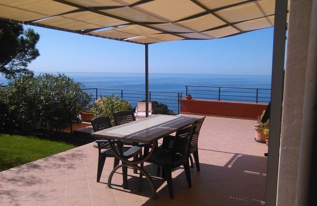 Pendiente con vistas al mar