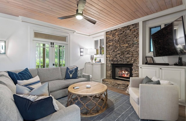 Hillside Terrace | Serene Mountain Retreat With Breathtaking Mountain Views