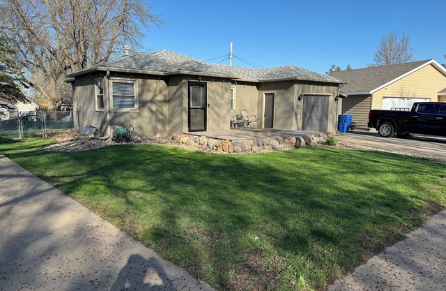 Hilltop Heights Home. Safe neighborhood minutes from downtown.