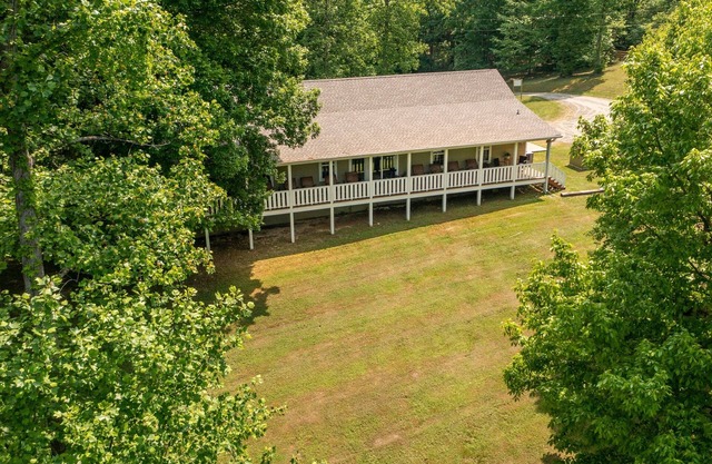 Leiper's Fork Home ❤️ Balcón al aire libre de 70 pies con vista al campo en 12 acres aislados