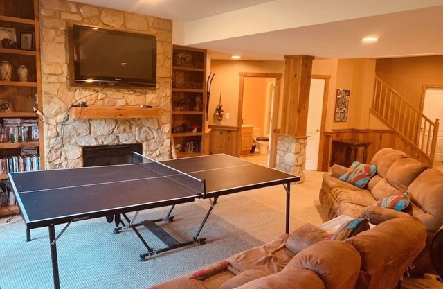 Hilltop Mansion Apartment near LVC and Hersheypark!