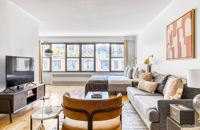 Hip Flatiron Studio w/ Gym, Doorman, near USQ, train, by Blueground