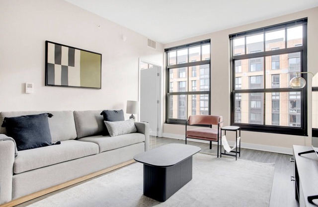 Hip Mount Vernon 1BR w/ Pool & Gym, walk to Smithsonian, by Blueground