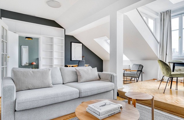 Hip Neubau 2BR w/ Elevator, near shops, Metro U3, U6, by Blueground