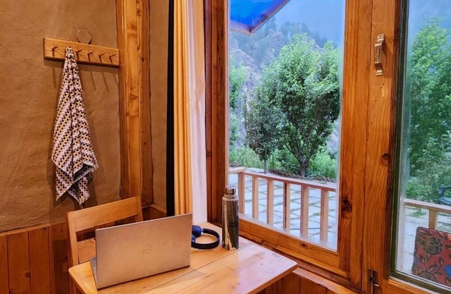 Hipostel Laida King Room with Mountain View