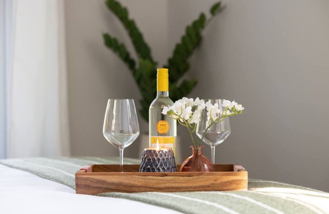 Hist. Troy River acc. Modern Apt