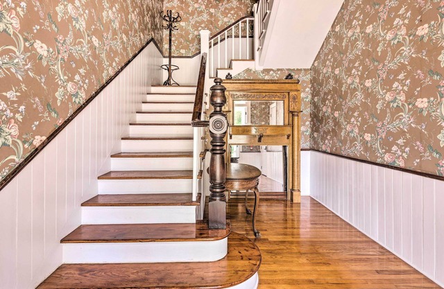 Historic 1891 Ocala Apartment w/ Original Touches!