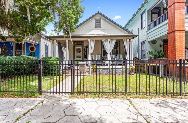 “Historic 3BR Porch Home 5 Min to Downtown Jax & Jags Stadium Pet-Friendly