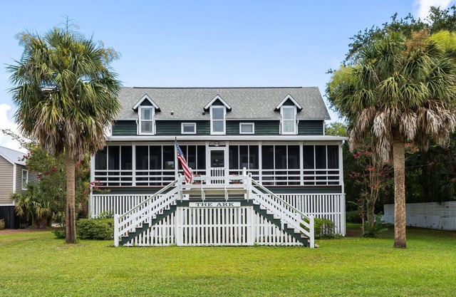 Historic 4-bedroom House on Sullivan's Island w/Hammock & Elevator