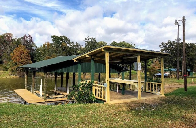 Ole Yellow Lakefront House le brinda el acceso perfecto a Toledo Bend