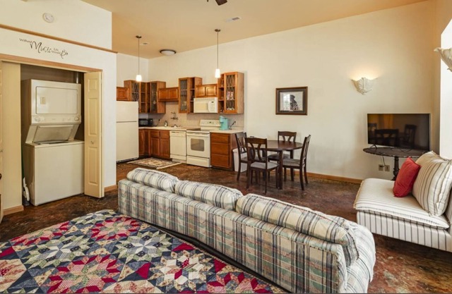 Historic building with comfortable rooms in De Soto