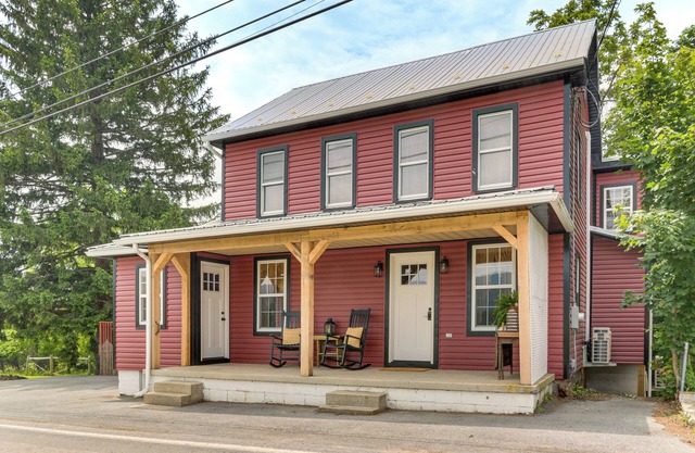 Historic Home w/ Mountain Views in Dry Run