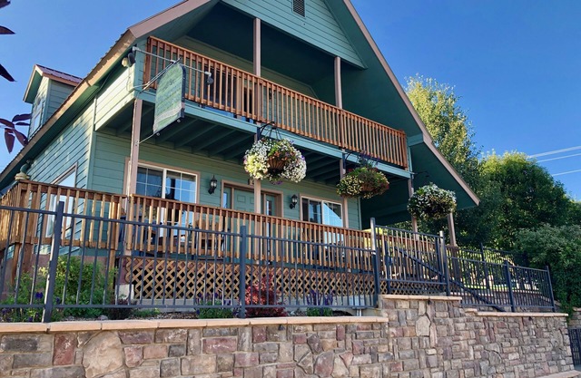¡Casa histórica con bañera de hidromasaje en el corazón del centro de Pagosa Springs!