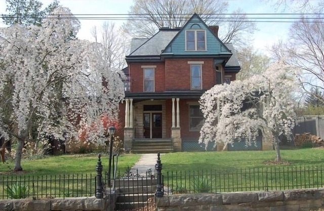 Casa histórica con jardines cerca Universidades y Downtown