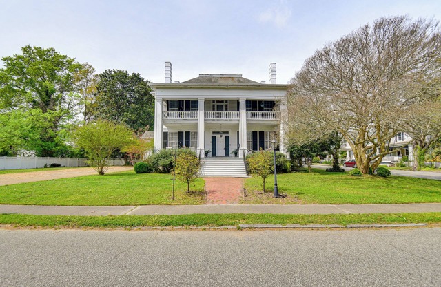 Historic Manor w/ Screened Porch in Elizabeth City