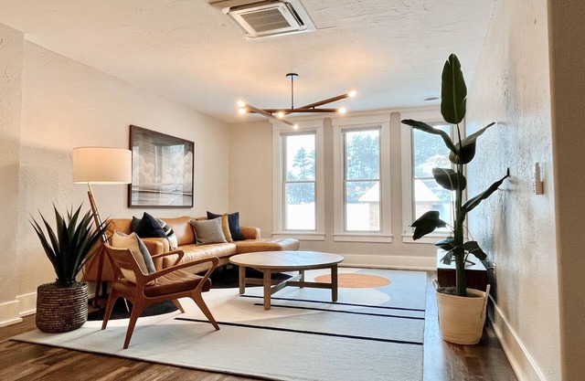 Historic & Modern! Walk to Restaurants, Moccasin Springs + Huge Suite w/ Kitchen