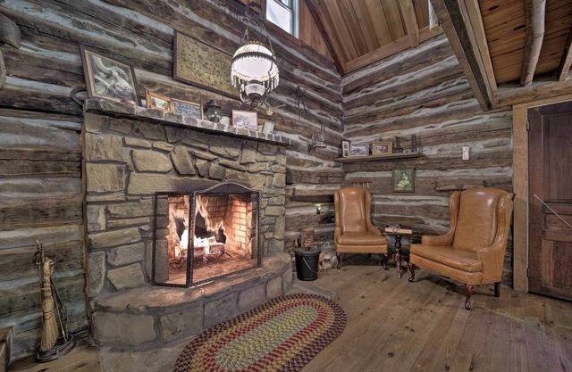 Historic Mountain Cabin: Grill & Hiking Trail!