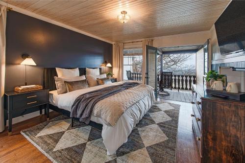 Historic Riverview Inn One