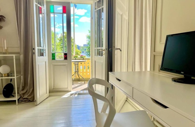 Historisk Lägenhet Nära Stan vid Vattnet