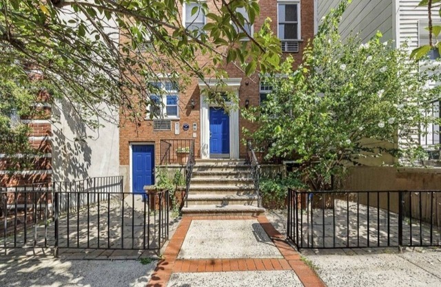 Hoboken Brownstone Condo-1st Fl, 2 Bedrms w/Private Backyard Close to NYC trains