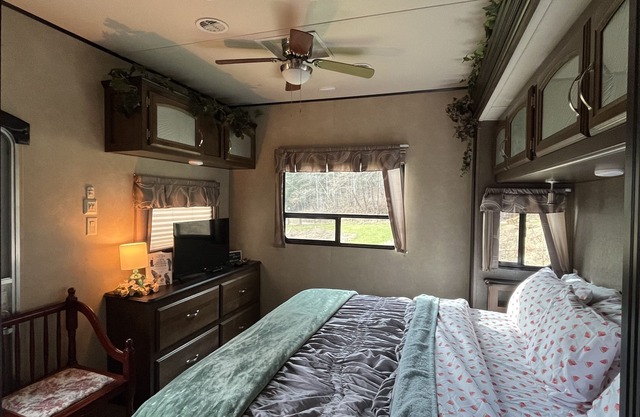 Escapada de lujo de Hocking Hills en Pine Creek Villas: Live Oak Villa