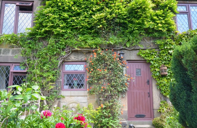 HOG COTTAGE, pet friendly, character holiday cottage in Wirksworth
