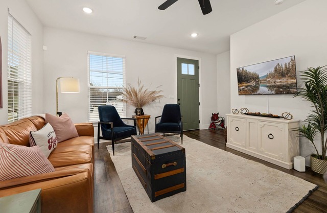 Hog Haven - 2 mi to UofA 1 mile to Downtown