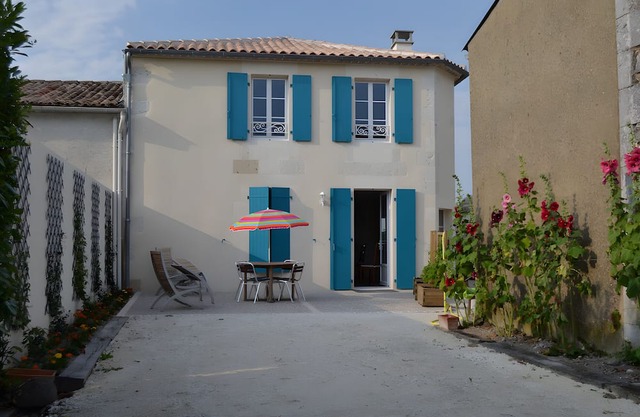 Casa de vacaciones 'Gîte Du Chai' con vistas al mar, terraza privada y Wi-Fi