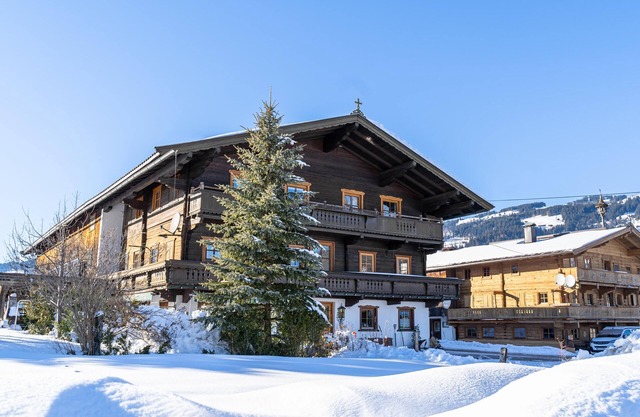 Holiday apartment with balcony on farm
