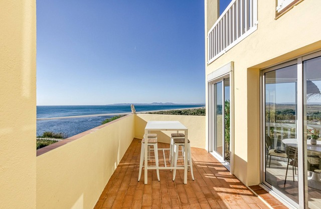 Apartamento vacacional "Empuriavida" con vistas al mar, terraza privada y Wi-Fi