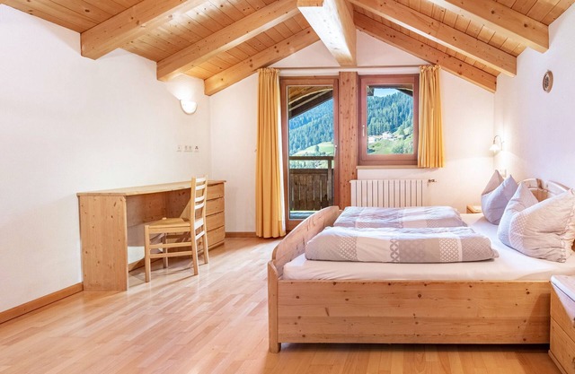 Apartamento vacacional 'Mansardenwohnung Egart' con vistas al lago, balcón y wifi
