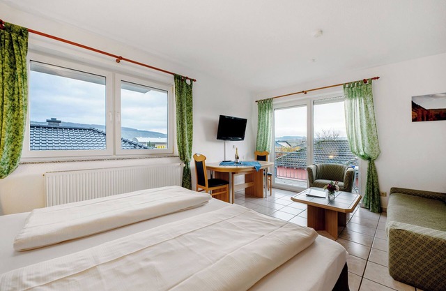 Apartamento vacacional 'Winnie Puuh' con vistas a la montaña, jardín privado y Wi-Fi