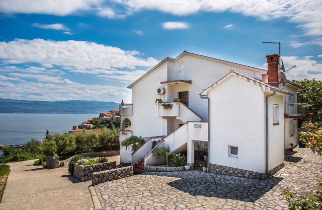 Apartamento vacacional con aire acondicionado y vista al mar