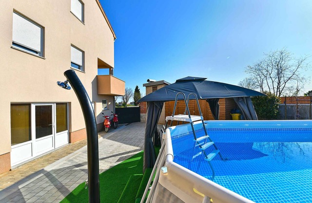 Holiday apartment with air conditioning and finished pool